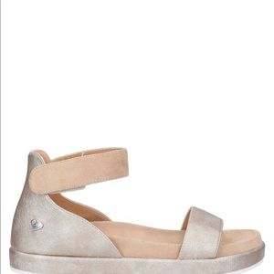 BRAND NEW NEVER WORN Braccialini sandals